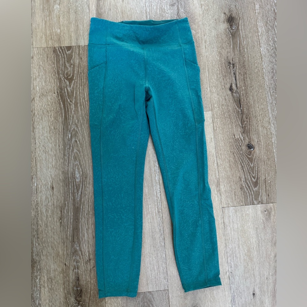 Lululemon Invigorate High-Rise Tight 25"
Size 6